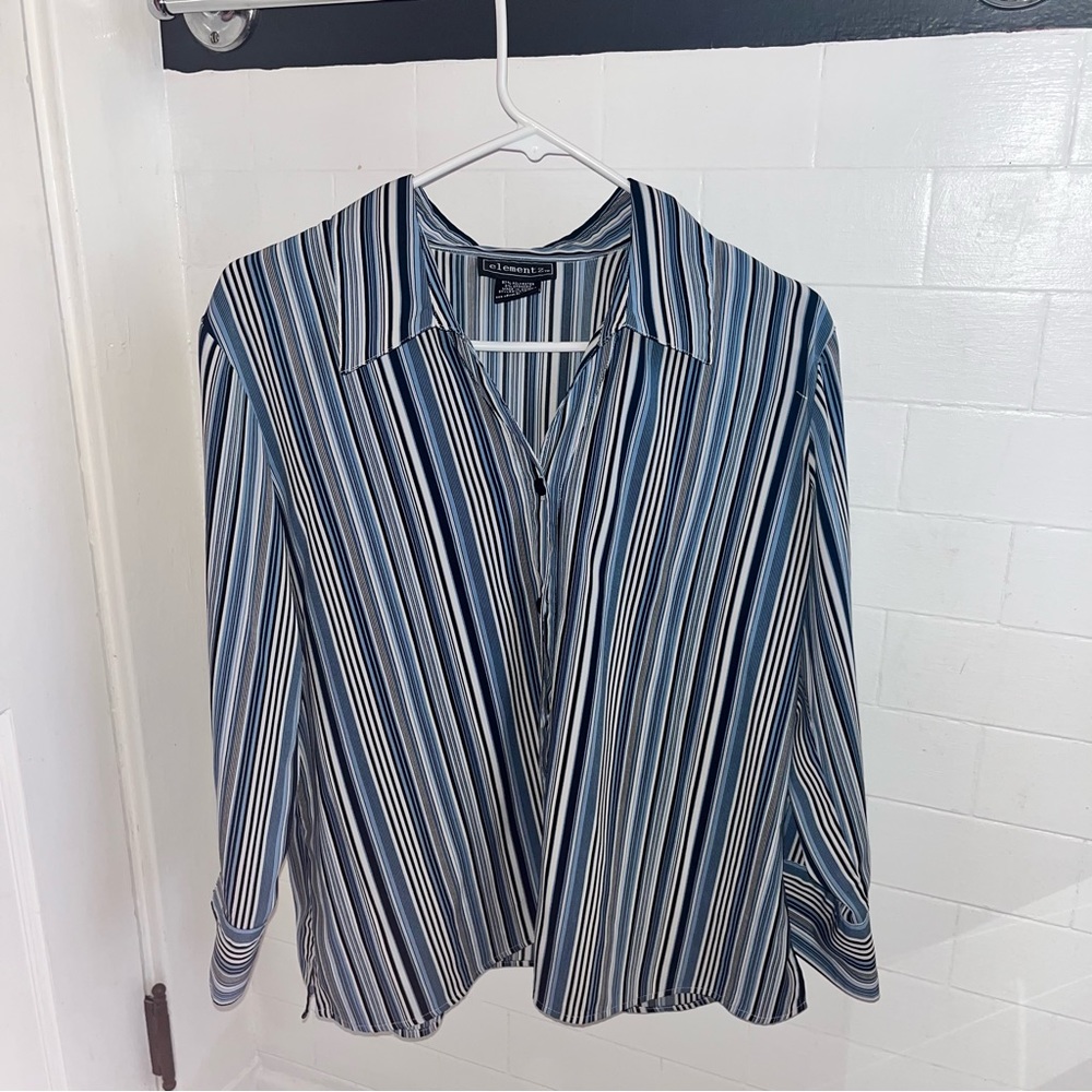 Elementz Blue and White Striped Light Flowy/Boxy Women’s Large Button Up